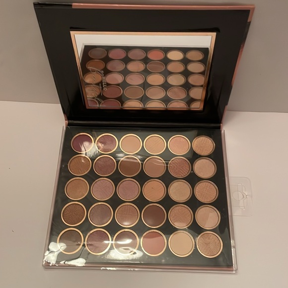 ELLEN TRACY Glam eyeshadow palette in box with sealed mirror. Cruelty free vegan - Picture 9 of 17